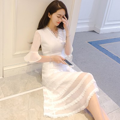 初恋复古温柔风白色雪纺连衣裙2022新款女夏超仙甜美蕾丝网纱裙子