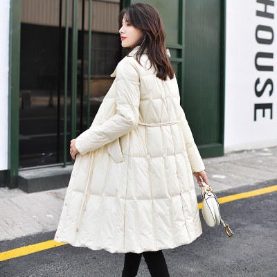 冬季新款韩版时尚轻薄羽绒服女中长款2021系带收腰菱形格翻领过膝