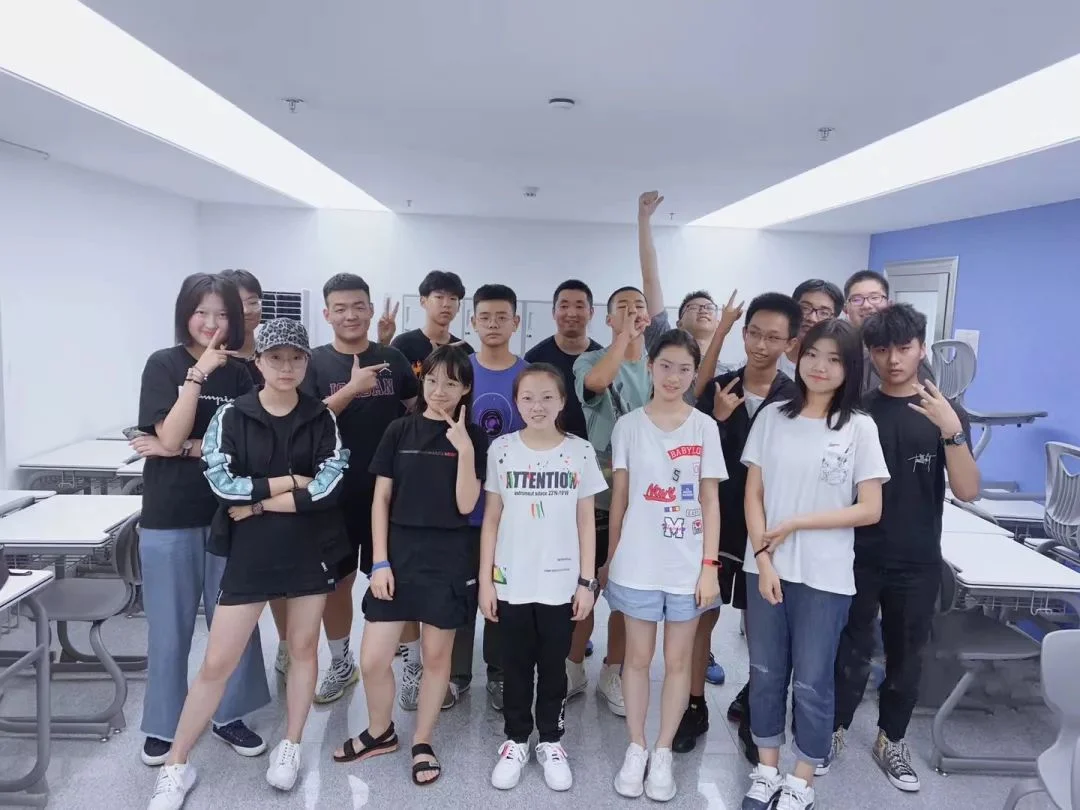 北外同文素材 家校合力,共创未来∣我校喜迎新生报到,召开2019级新生家长见面会